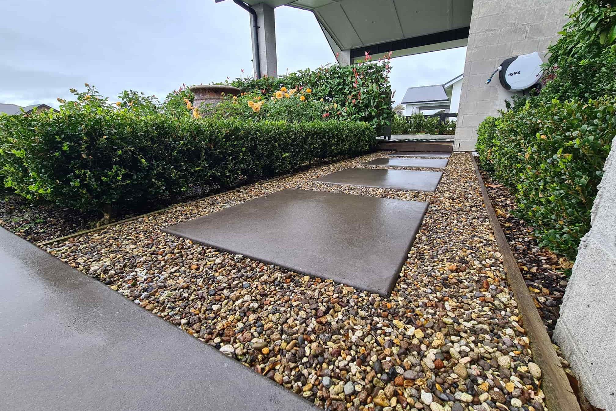 Pebble pathway built with permeable paving