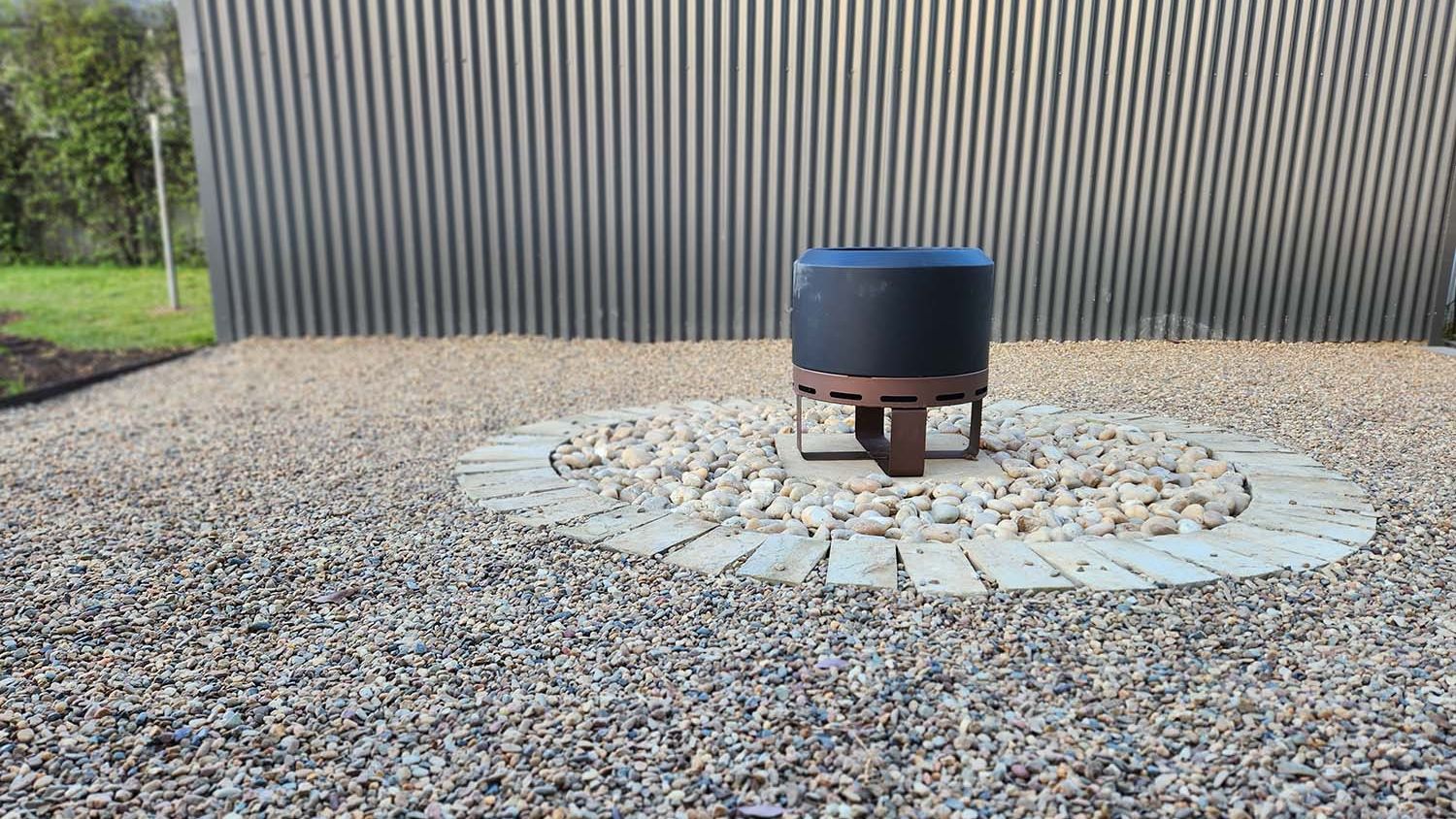 Fire pit area on PebbleLock gravel paving