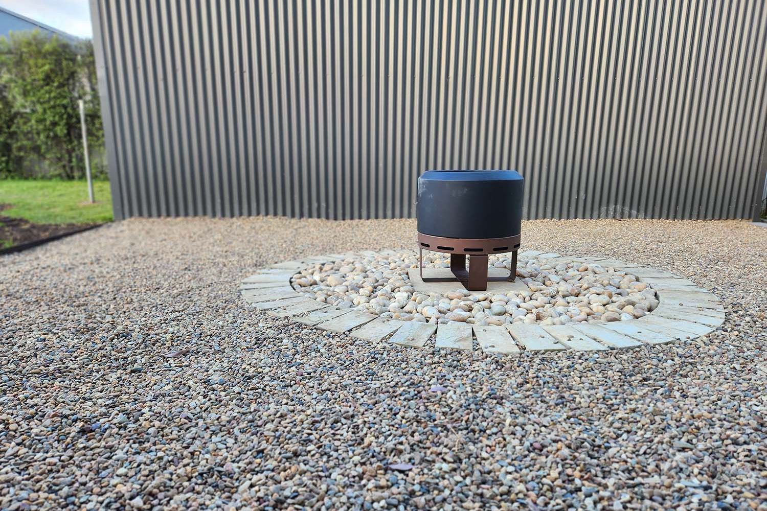 Fire pit area on PebbleLock gravel paving